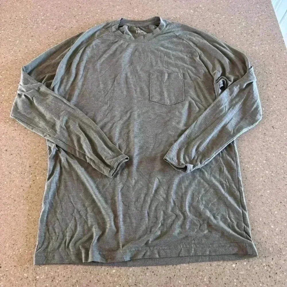 Huk Performance Fishing T Shirt Mens Size Med Long Sleeve Soft Gray